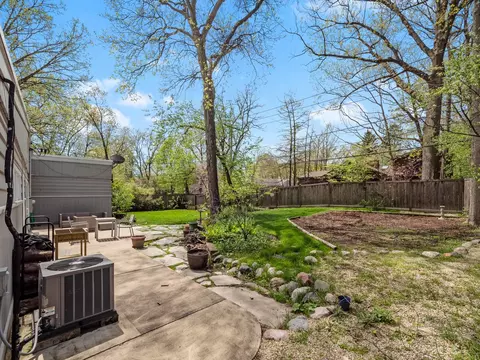 Exterior - 640 Hunter Rd, Glenview, IL 60025 photo 5 of 9