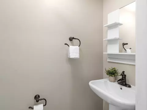 Bath - 640 Hunter Rd, Glenview, IL 60025 photo 3 of 3