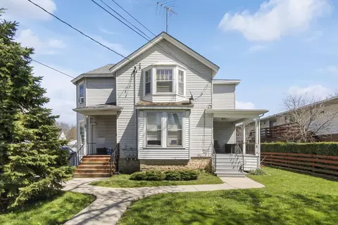 818-820 Clay St, Woodstock, IL 60098