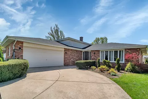 8129 Saint James Dr, Orland Park, IL 60462