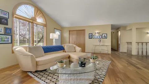 Living - 4208 Waltham Rd, Roscoe, IL 61073 photo 2 of 5