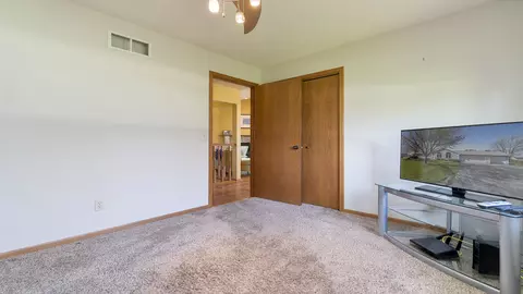 Bedroom - 4208 Waltham Rd, Roscoe, IL 61073 photo 3 of 5