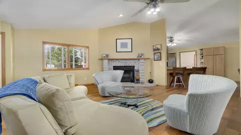 Living - 4208 Waltham Rd, Roscoe, IL 61073 photo 3 of 5