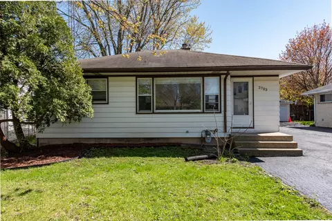 2703 Harrison Pl, Waukegan, IL 60085