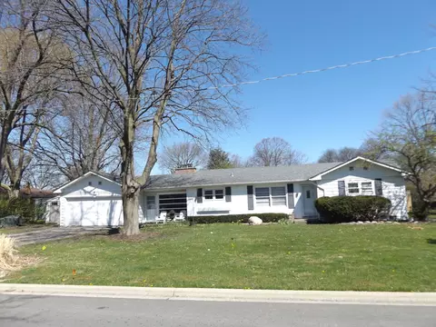 326 E Magnolia St, Arlington Heights, IL 60005