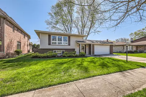 919 S Roosevelt Ave, Arlington Heights, IL 60005