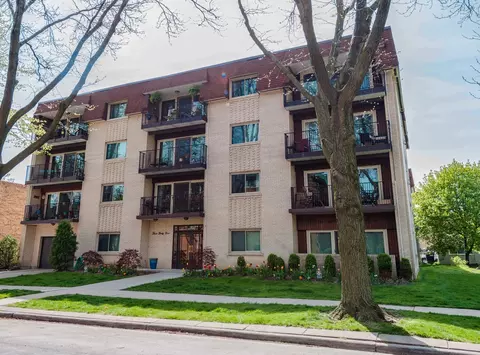 339 Home Ave #4A, Oak Park, IL 60302