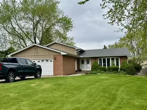 3 Shore Dr, Oswego, IL 60543