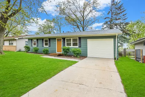 1204 Rutledge Rd, Bloomington, IL 61704
