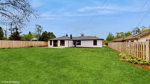 Exterior - 911 Countryside Dr, Wheaton, IL 60187 photo 4 of 4