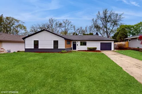 Exterior - 911 Countryside Dr, Wheaton, IL 60187 photo 2 of 4