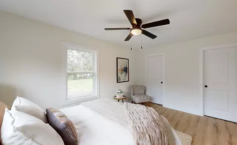 Bedroom - 911 Countryside Dr, Wheaton, IL 60187 photo 2 of 4