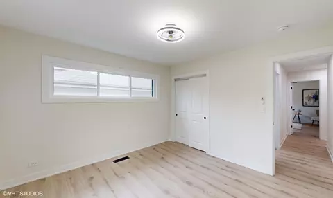 Bedroom - 911 Countryside Dr, Wheaton, IL 60187 photo 3 of 4