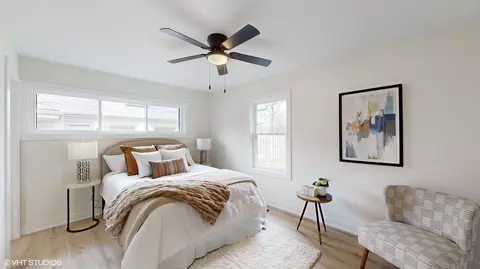 Bedroom - 911 Countryside Dr, Wheaton, IL 60187 photo 1 of 4
