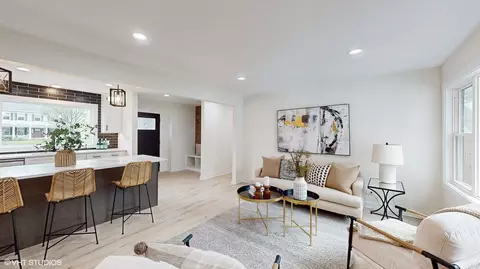 Living - 911 Countryside Dr, Wheaton, IL 60187 photo 3 of 5