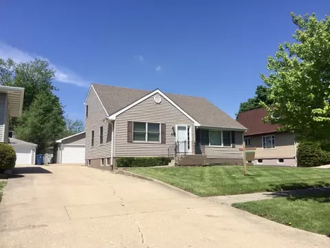 764 N Howard Ave, Elmhurst, IL 60126