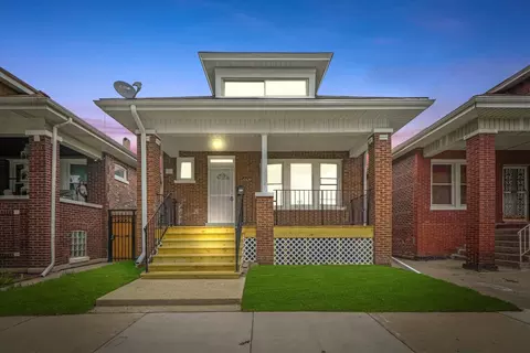 6529 S Artesian Ave, Chicago, IL 60629 photo 2