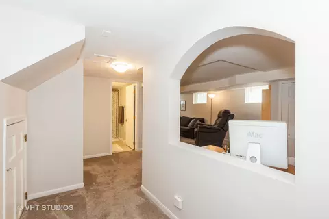 Entry Way - 516 E Illinois St, Wheaton, IL 60187 photo 2 of 3