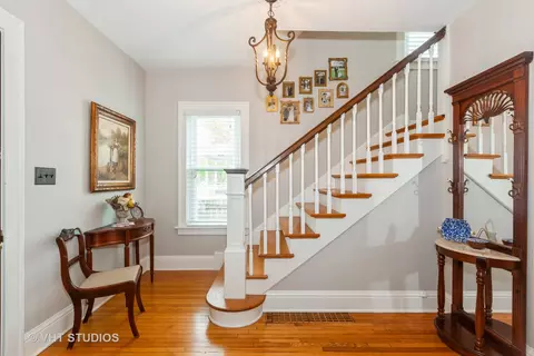 Entry Way - 516 E Illinois St, Wheaton, IL 60187 photo 1 of 3