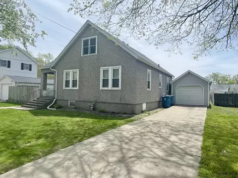 Exterior - 1614 7th St, Peru, IL 61354 photo 2 of 7
