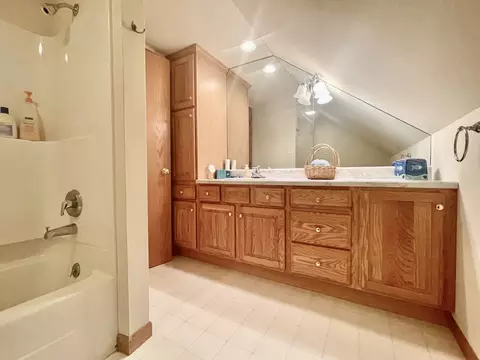 Bath - 1614 7th St, Peru, IL 61354 photo 3 of 3