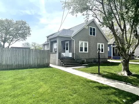 Exterior - 1614 7th St, Peru, IL 61354 photo 3 of 7