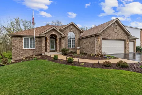 714 Meadow Crossing Trl, Roscoe, IL 61073