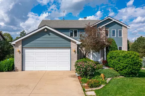 300 Jessica Ln, Bartlett, IL 60103