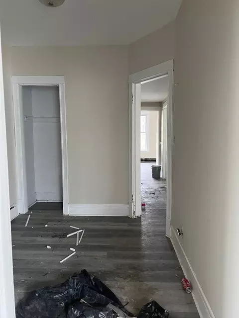 Entry Way - 2831 E 76th Pl, Chicago, IL 60649 photo 6 of 7