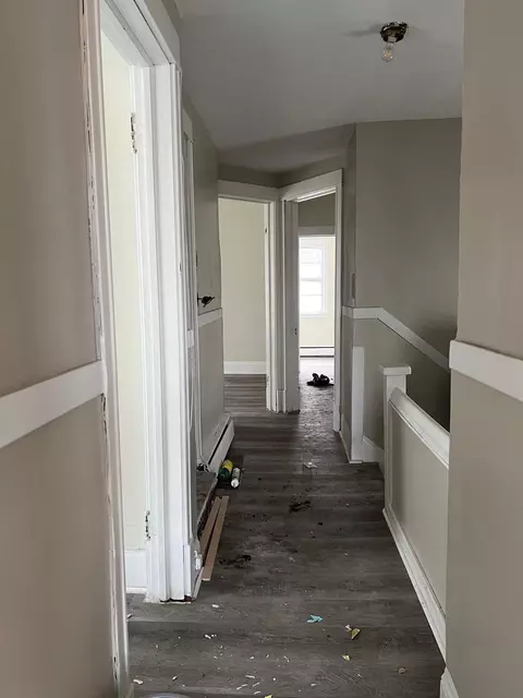 Entry Way - 2831 E 76th Pl, Chicago, IL 60649 photo 5 of 7