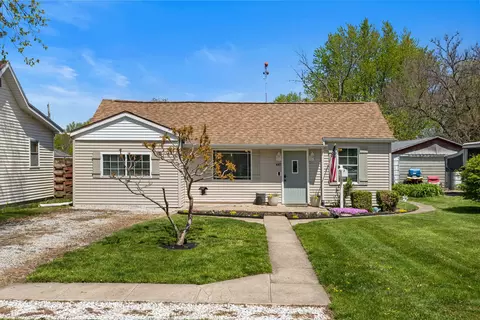 447 E Pine St, Paxton, IL 60957