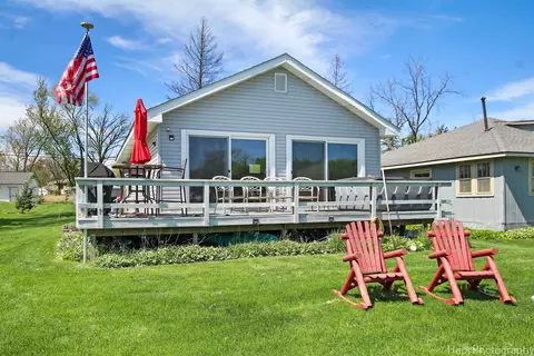 1715 Sunnyside Beach Dr, Johnsburg, IL 60051