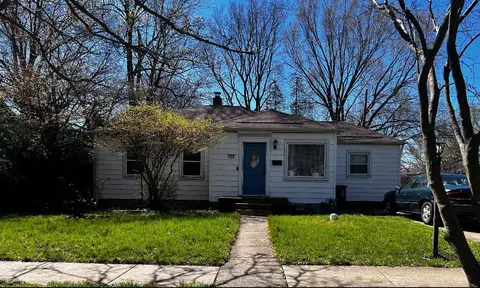 703 E Fairlawn Dr, Urbana, IL 61801