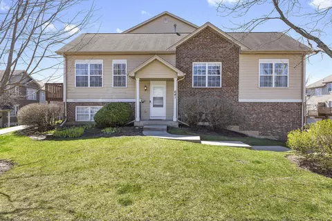 641 E Willow St E, Elburn, IL 60119