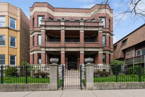 900 W Lakeside Pl #6, Chicago, IL 60640