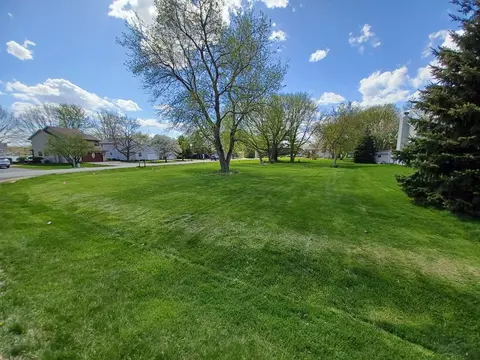 100 Staffordshire Dr, Poplar Grove, IL 61065