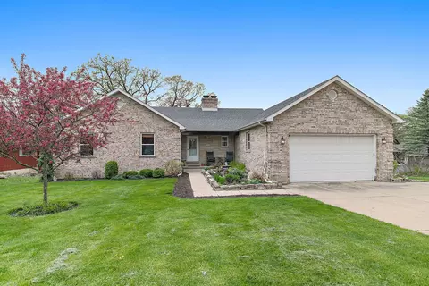 260 Easy St, Lake Holiday, IL 60552