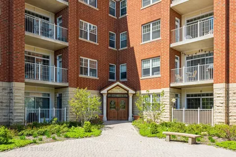 1 Itasca Pl #212, Itasca, IL 60143