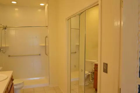 Bath - 15963 Waterfront Cir, Plainfield, IL 60544 photo 2 of 5
