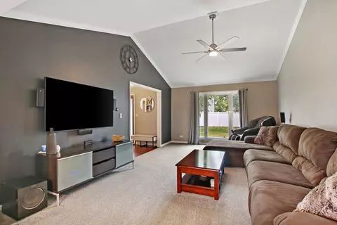 287 Windsor Dr, Bartlett, IL 60103 photo 7