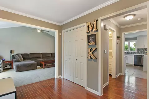 287 Windsor Dr, Bartlett, IL 60103 photo 5