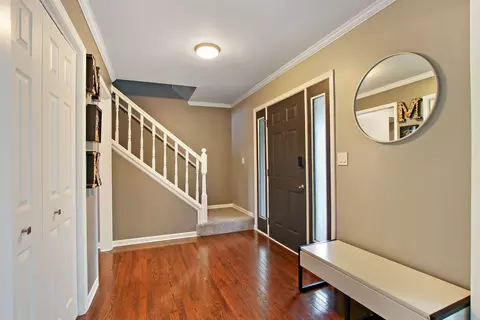 287 Windsor Dr, Bartlett, IL 60103 photo 4
