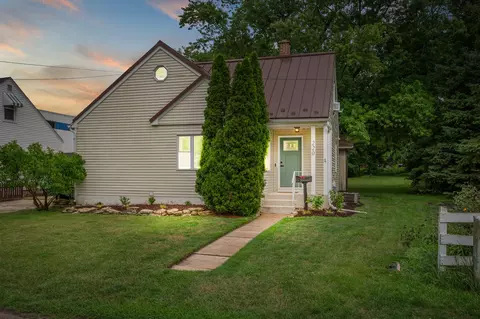 220 May St, Sycamore, IL 60178