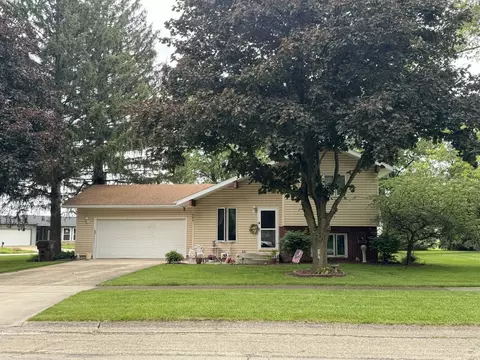 488 Bossert St, Herscher, IL 60941