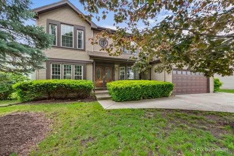 680 Regent Dr, Crystal Lake, IL 60014