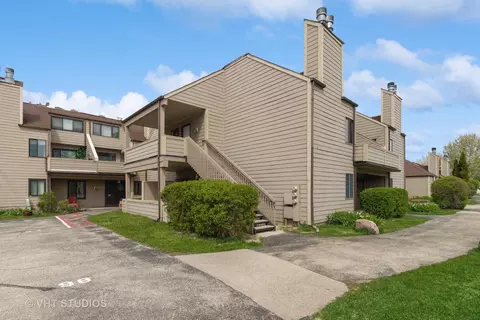 2920 Frontenac St #211, North Chicago, IL 60064