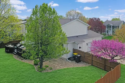 Exterior - 400 Plumage Ct, Normal, IL 61761 photo 16 of 17