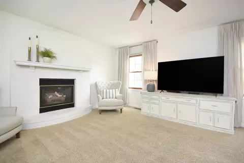 Living - 400 Plumage Ct, Normal, IL 61761 photo 4 of 10