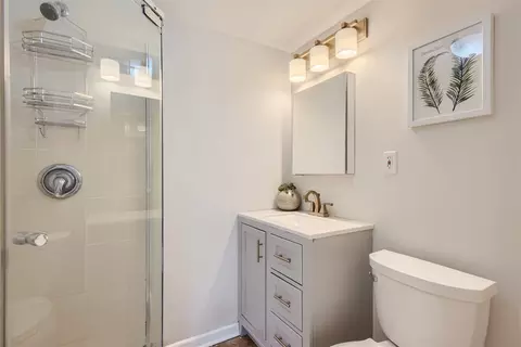 Bath - 465 Northgate Ct, Riverside, IL 60546 photo 2 of 2