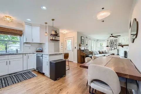 Kitchen - 465 Northgate Ct, Riverside, IL 60546 photo 4 of 5